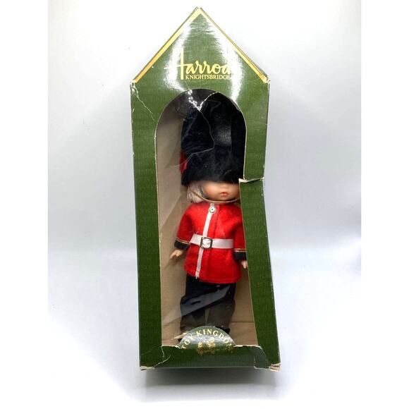 VTG Harrods Guardsman Amanda Jane doll w/ original packaging - Picture 3 of 8